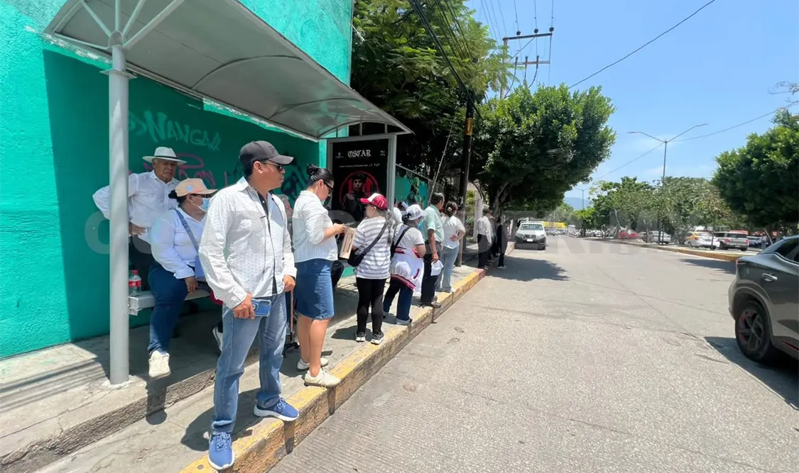 La demanda del servicio de transporte público inició desde las 5:00 am y terminó hasta después de las 14:00 pm. CP