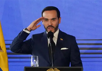 Permiten a ciudadanos uso de armas con decreto
