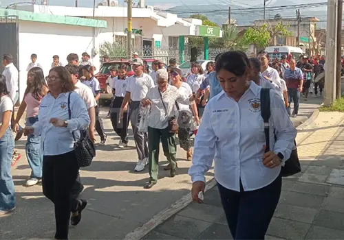 Molesta que escuelas no participen en desfile Molesta que escuelas no participen en desfile