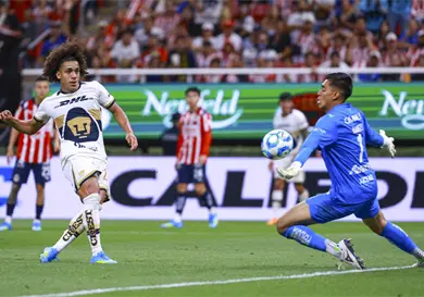 Chivas va por el liderato ante Pumas Chivas va por el liderato ante Pumas