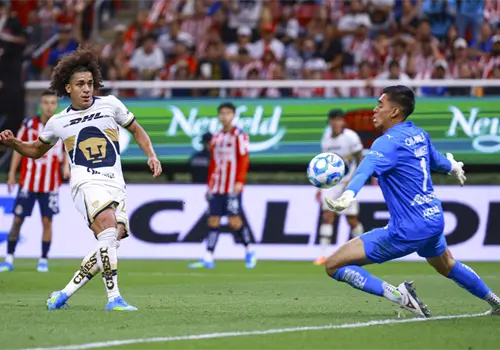 Chivas va por el liderato ante Pumas