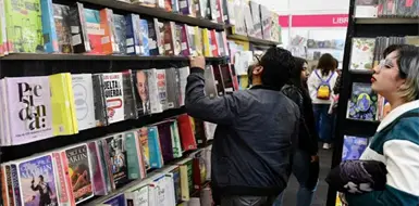 Piden pol&iacute;ticas a favor del libro