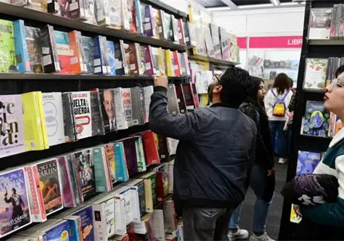Piden pol&iacute;ticas a favor del libro