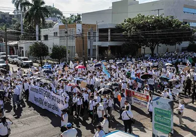 Queremos vivir en paz, claman durante marcha Queremos vivir en paz, claman durante marcha