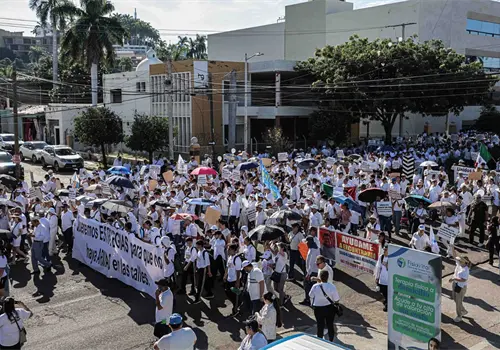 Queremos vivir en paz, claman durante marcha Queremos vivir en paz, claman durante marcha