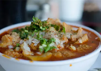 Entre pozole y cochito: sabores de septiembre