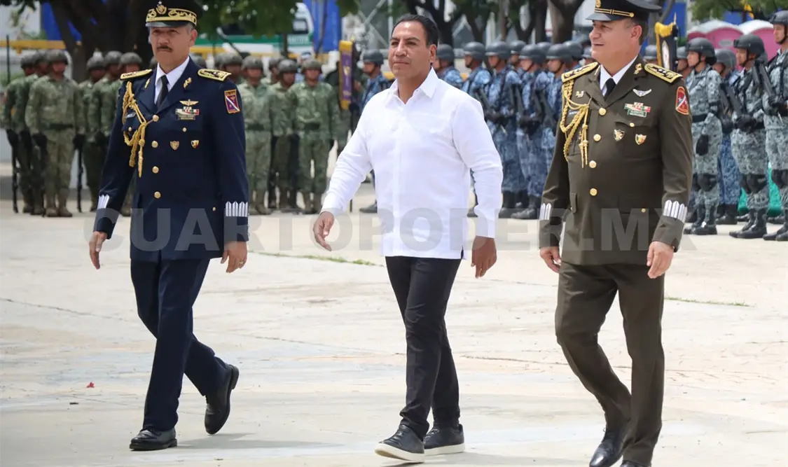 Generales y ERA rumbo a la guardia a los Niños Héroes. Diego Pérez / CP