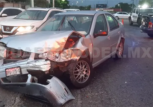 Encontronazo en retorno deja a cinco lesionados Encontronazo en retorno deja a cinco lesionados