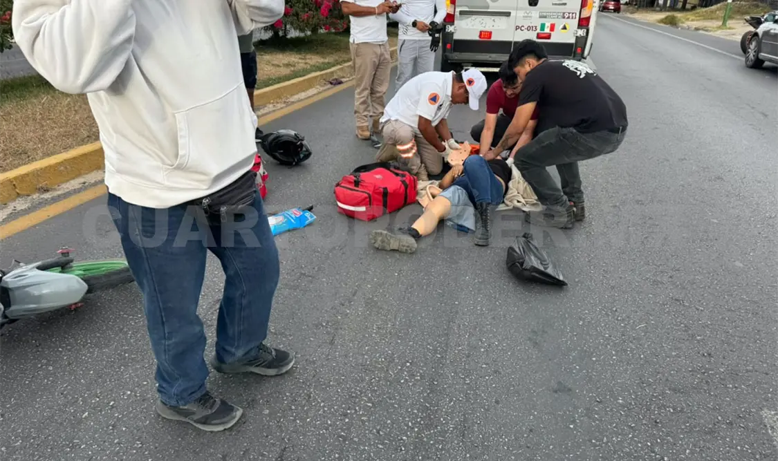 Al caer al pavimento, la mujer se lastimó considerablemente y fue necesario internarla en el hospital regional. Juan Orel / CP