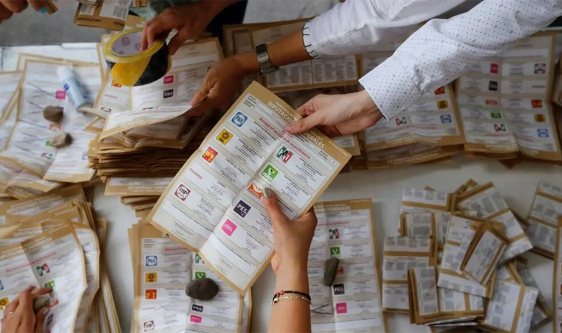 La oposición denuncia que el INE pierde autonomía al contabilizar boletas sin doblar en elecciones de 2027. Cortesía