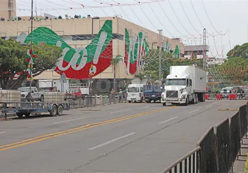 Cierran vialidades del centro por festejos patrios