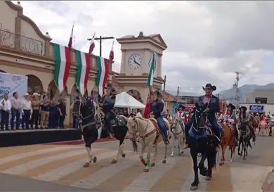 Con desfile celebran el D&iacute;a del Charro