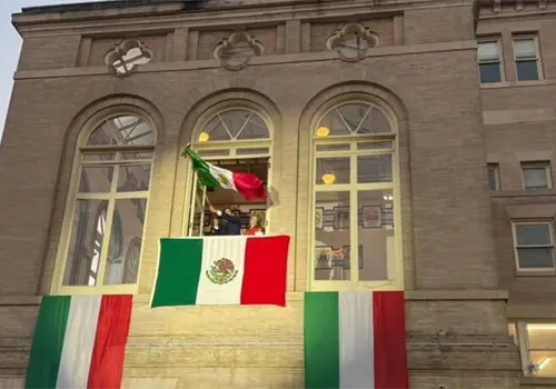 Da Lazzeri su primer Grito de Independencia en EE.UU.