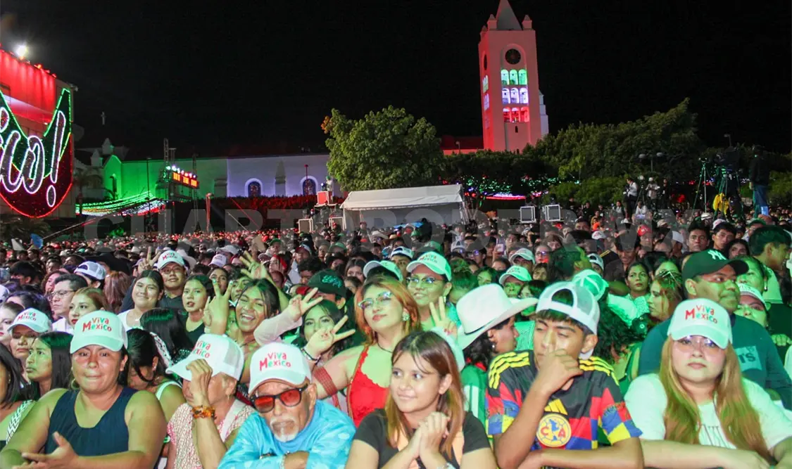 Desde la explanada del parque central, los asistentes pudieron disfrutar del concierto de la Banda MS. Daniel Oropeza / CP