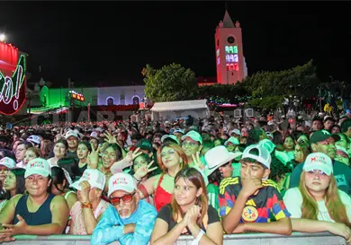 Miles de personas gritaron: "&iexcl;Viva Mexico!"