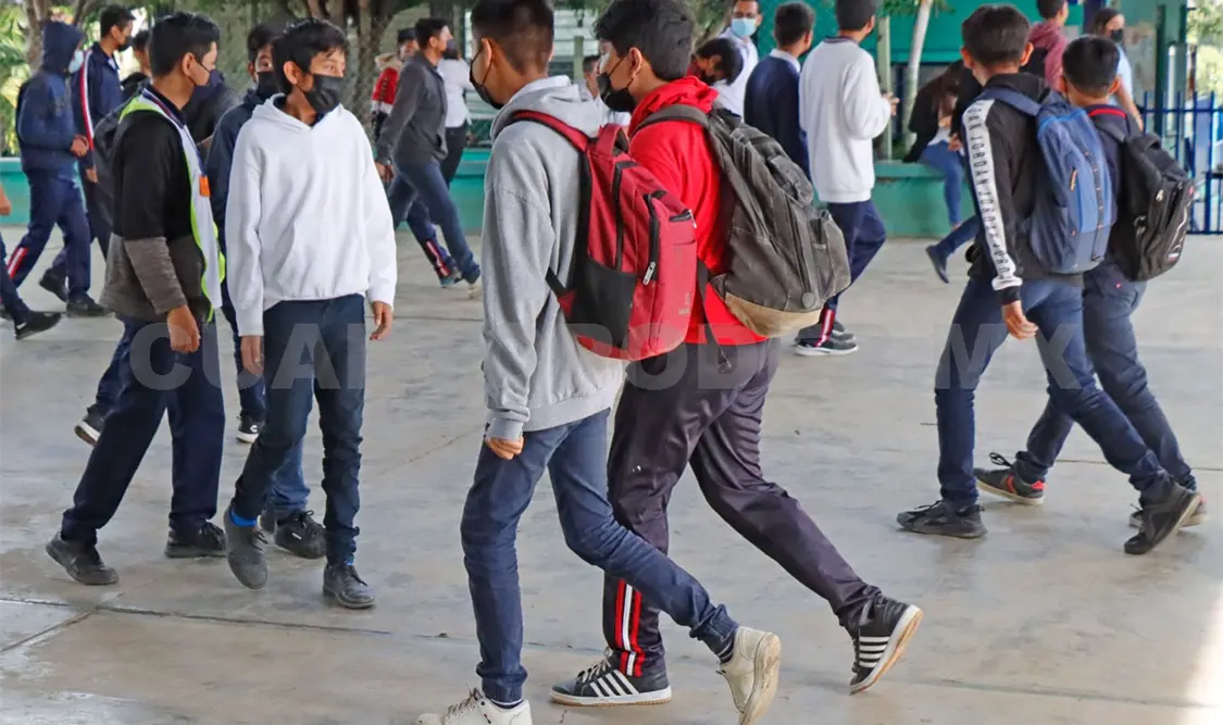 El docente indicó que en el aula se debe dedicar más tiempo a las materias básicas. Diego Pérez / CP