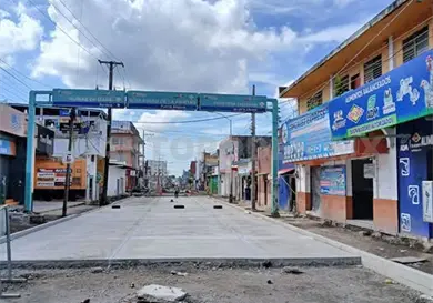Piden sanci&oacute;n a constructora por calle inconclusa