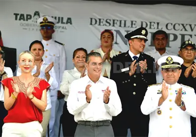 Encabeza Melgar desfile por la Independencia Encabeza Melgar desfile por la Independencia