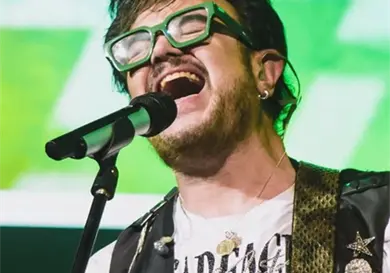 Aleks Syntek habla m&aacute;s de lo que canta
