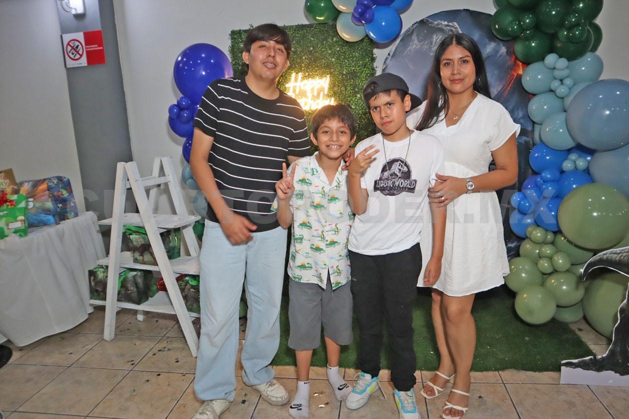 Víctor Alejandro cumplió 10 años