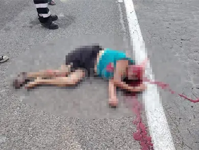Pierde la vida al ser arrollada por combi