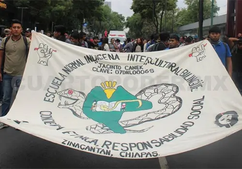 Exigen normalistas soluci&oacute;n a sus demandas