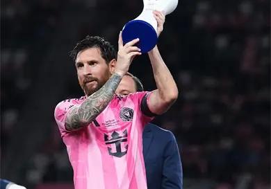 Messi ha levantado un t&iacute;tulo 49 veces