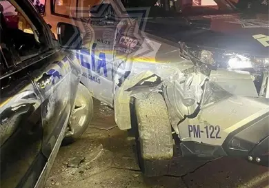 Trata de huir e impacta contra tres patrullas Trata de huir e impacta contra tres patrullas
