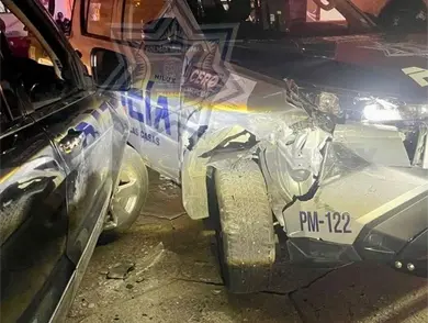 Trata de huir e impacta contra tres patrullas Trata de huir e impacta contra tres patrullas