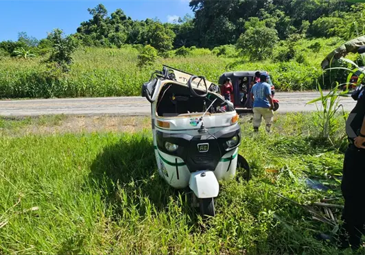 Aprend&iacute;a a manejar, pero acab&oacute; volcando