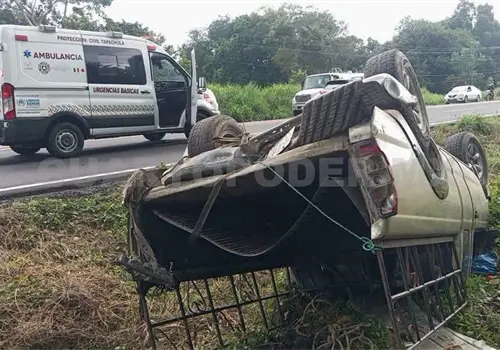 Se estrellan por alcance y uno sale del camino