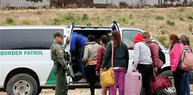 Cobrar multas a deportados, otra presi&oacute;n de Trump