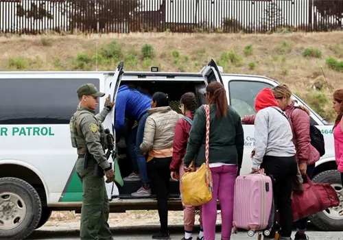 Cobrar multas a deportados, otra presi&oacute;n de Trump