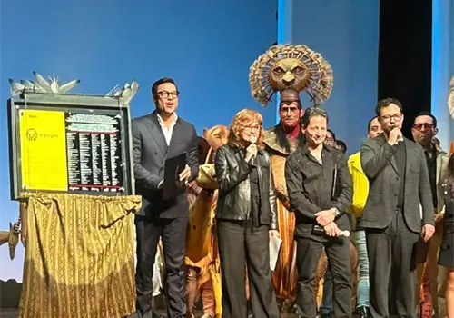 Carlos celebra al El Rey Le&oacute;n
