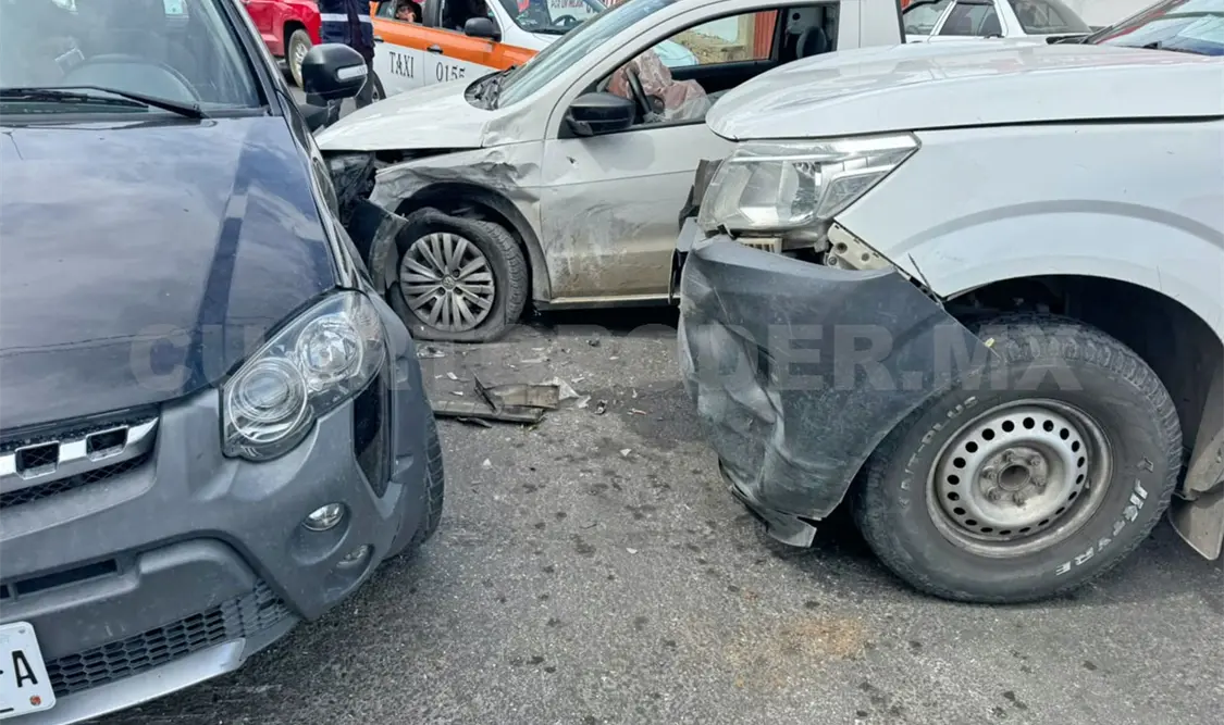 Al llegar a una intersección vial, la NP300 no hizo el alto total a pesar de no tener la preferencia. Juan Orel / CP