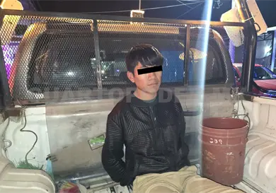 Vecinos sorprenden a ladrón y lo detienen Vecinos sorprenden a ladrón y lo detienen
