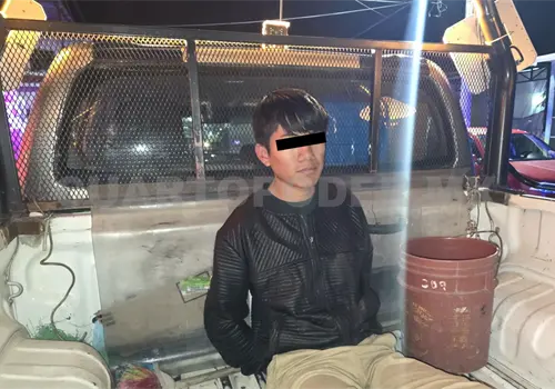 Vecinos sorprenden a ladr&oacute;n y lo detienen