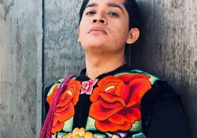 Dise&ntilde;ador muxe denuncia ataque a su vivienda