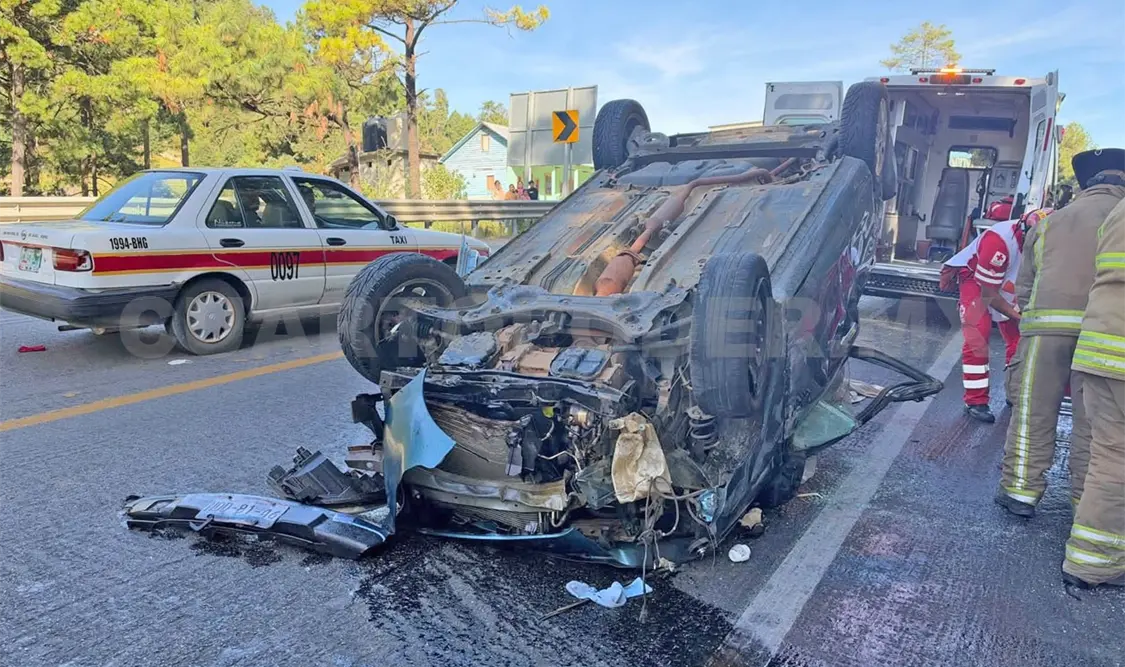 El automovilista volcó cerca de la comunidad El Aguaje. La circulación se vio afectada durante aproximadamente dos horas. Manuel Martínez / CP