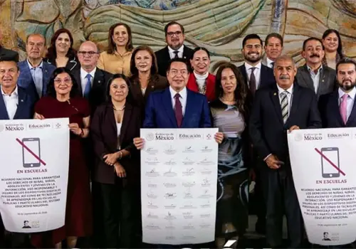 Anuncian distribuci&oacute;n de gu&iacute;as de salud mental