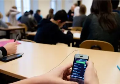 Piden dictamen sobre prohibir m&oacute;viles en escuelas
