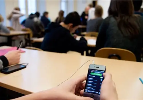 Piden dictamen sobre prohibir m&oacute;viles en escuelas