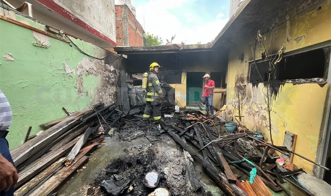 Realizaron labores de control y enfriamiento para evitar que el fuego se reavivara. Ulises Villalobos / CP