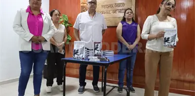 Entregan cartilla de derechos de la mujer