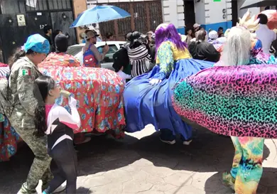 Tradicional desfile de panzudos en SCLC
