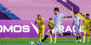 Racing rescata empate y sigue l&iacute;der