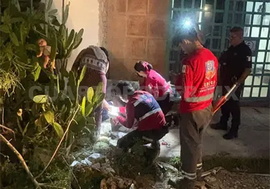Termina con heridas al romper ventana en ri&ntilde;a