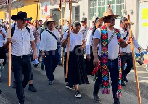 Peregrinaci&oacute;n por los da&ntilde;os a la madre tierra