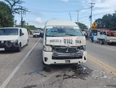 Colisi&oacute;n aparatosa salda con heridos