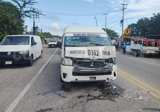 Colisi&oacute;n aparatosa salda con heridos